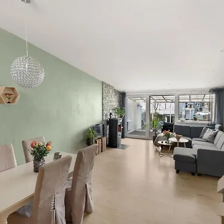 3 Bedroom Stunning In *