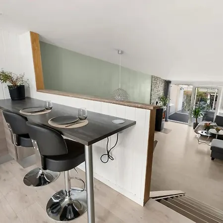 3 Bedroom Stunning In *